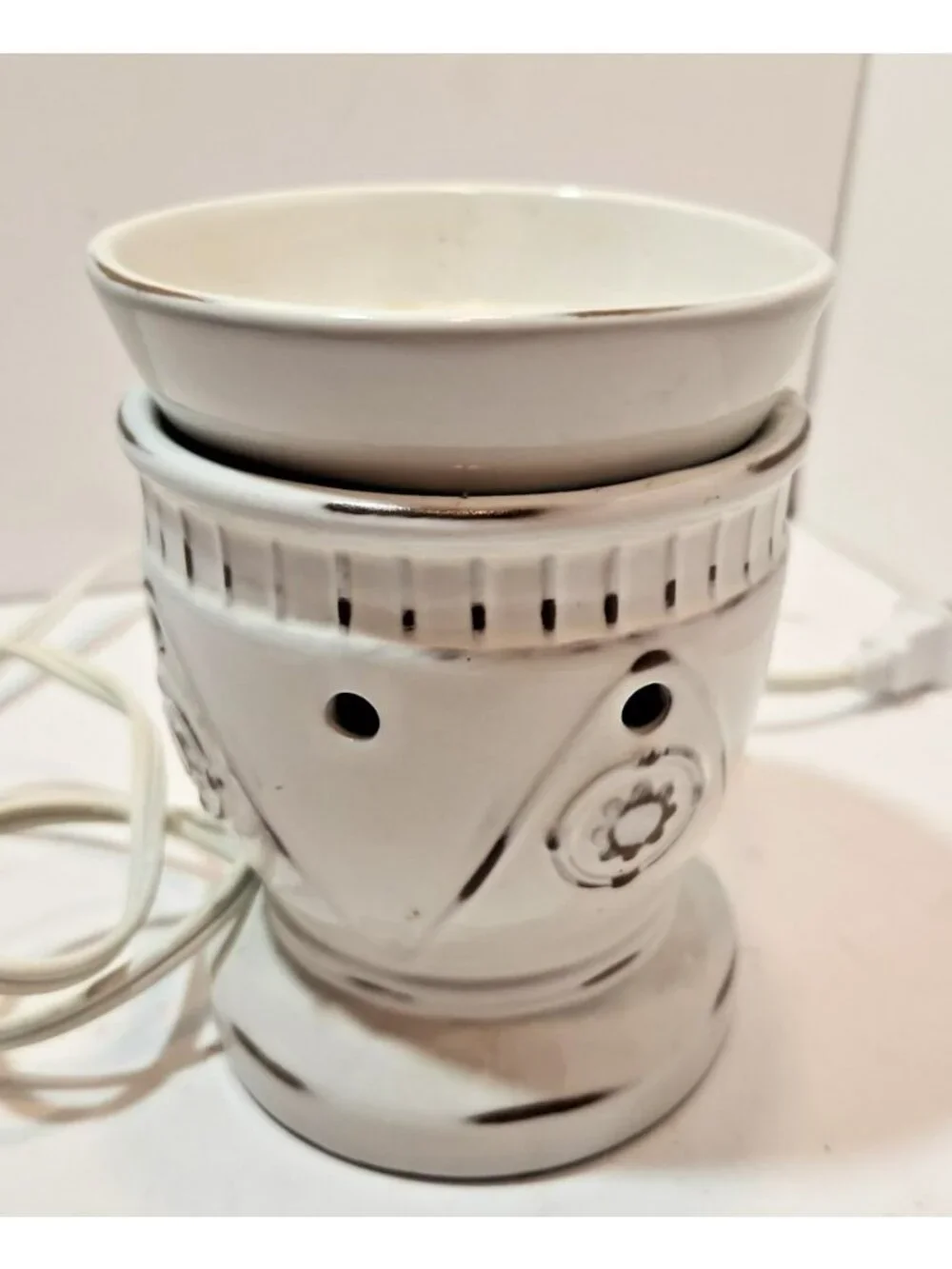 Scentsy Hampton Distressed White  Warmer Full Size Retired  6